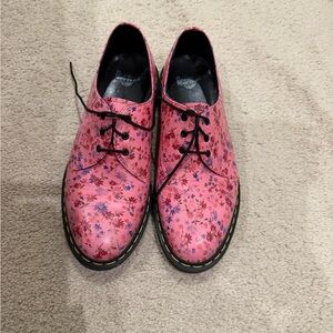 Doc Martens pink flowered women’s shoes